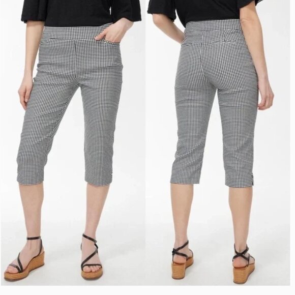 CHICO'S So Slimming Brigitte Slim Leg Capri - Picture 2 of 15